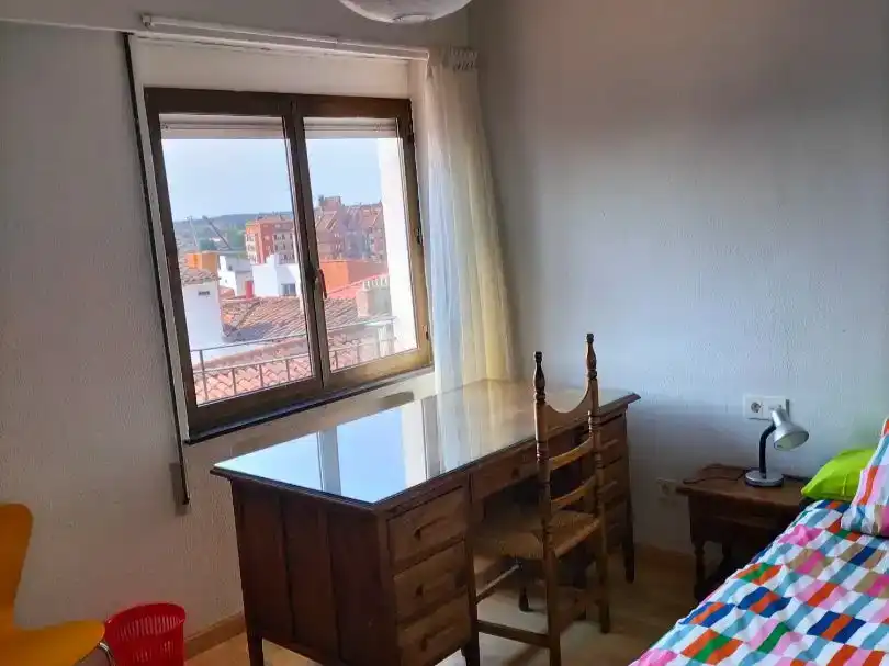 Habitación de Piso para compartir en León Capital  con Parquet, Amueblado y Balcón