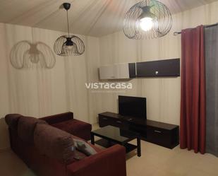 Sala d'estar de Casa adosada de lloguer en Mairena del Alcor amb Aire condicionat, Calefacció i Moblat