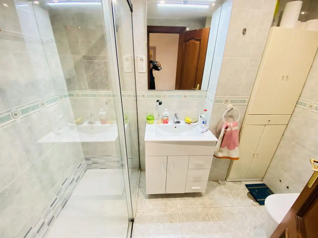 Bathroom of Flat for rent in Granada  with Air Conditioner
