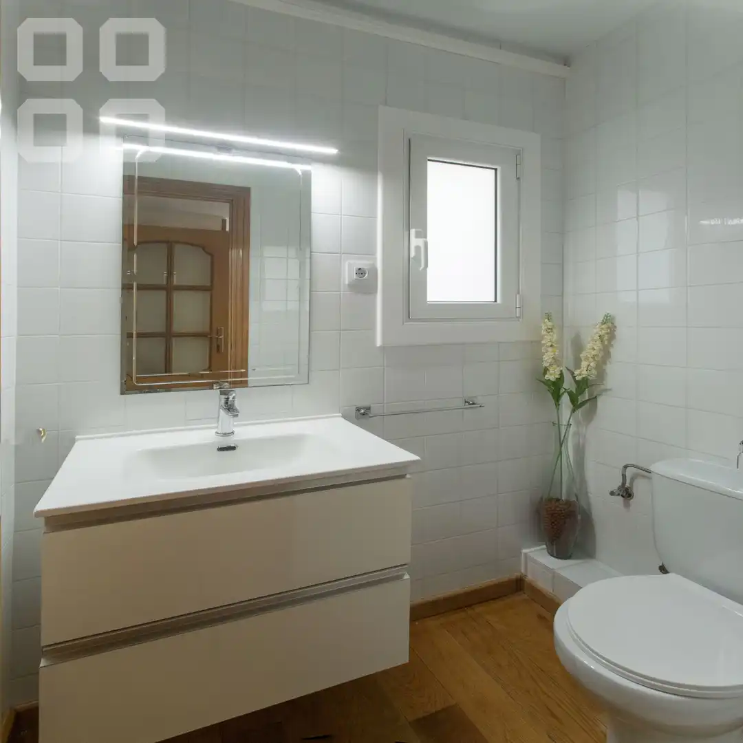 Baño de Piso en venta en L'Hospitalet de Llobregat con Parquet, Terraza y Balcón