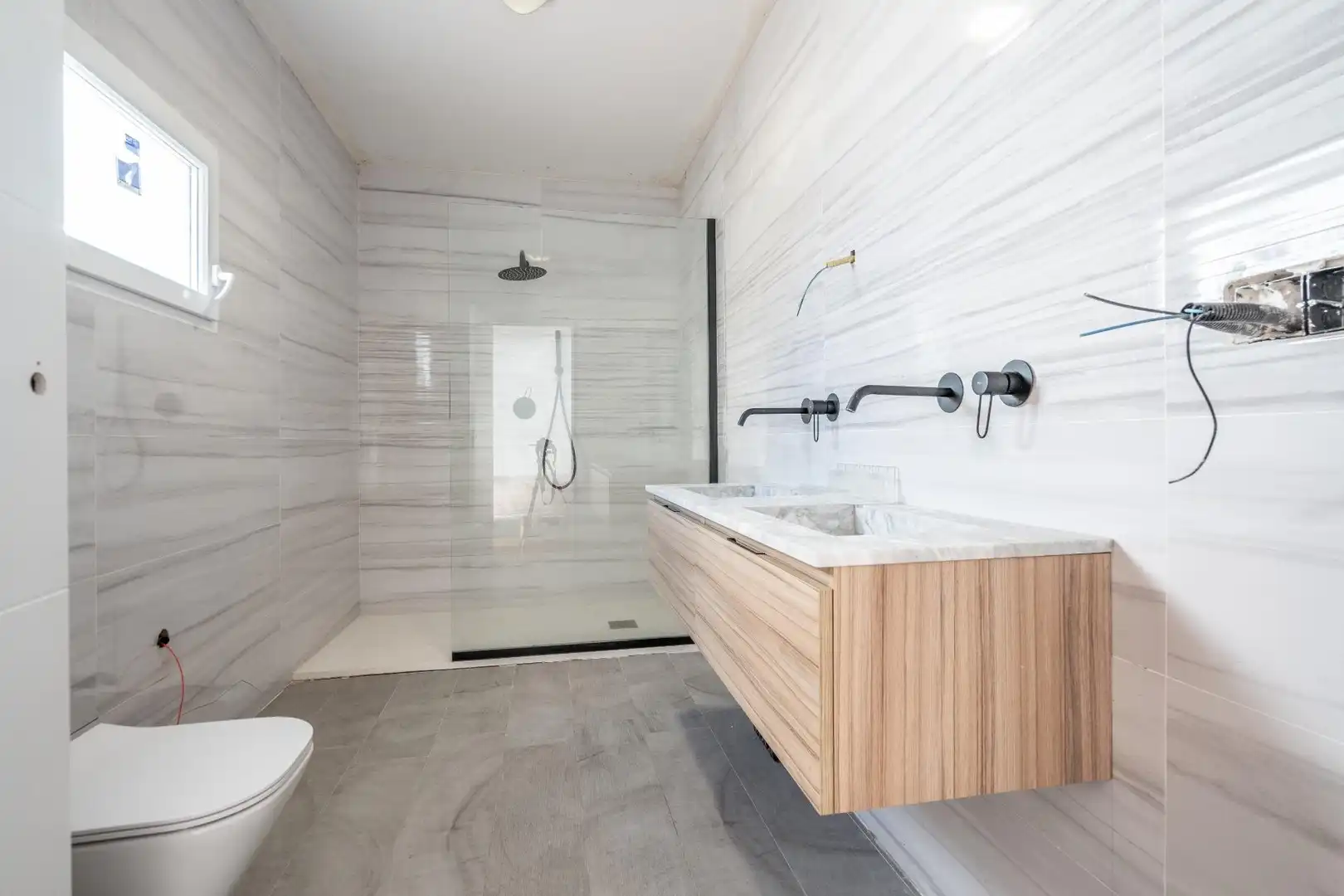 Bathroom of Houses for sale in Valencia  with Private garden, Terrace and Swimming Pool