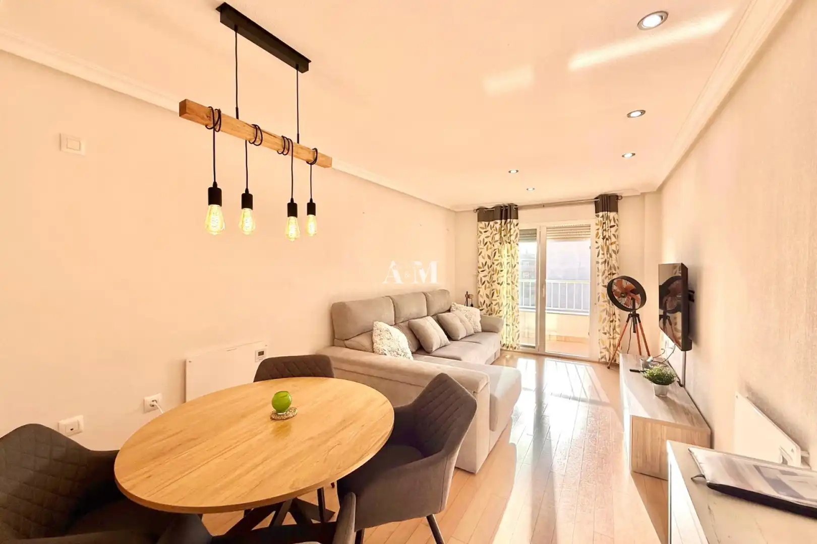 Sala d'estar de Apartament de lloguer en Los Montesinos amb Aire condicionat, Calefacció i Moblat