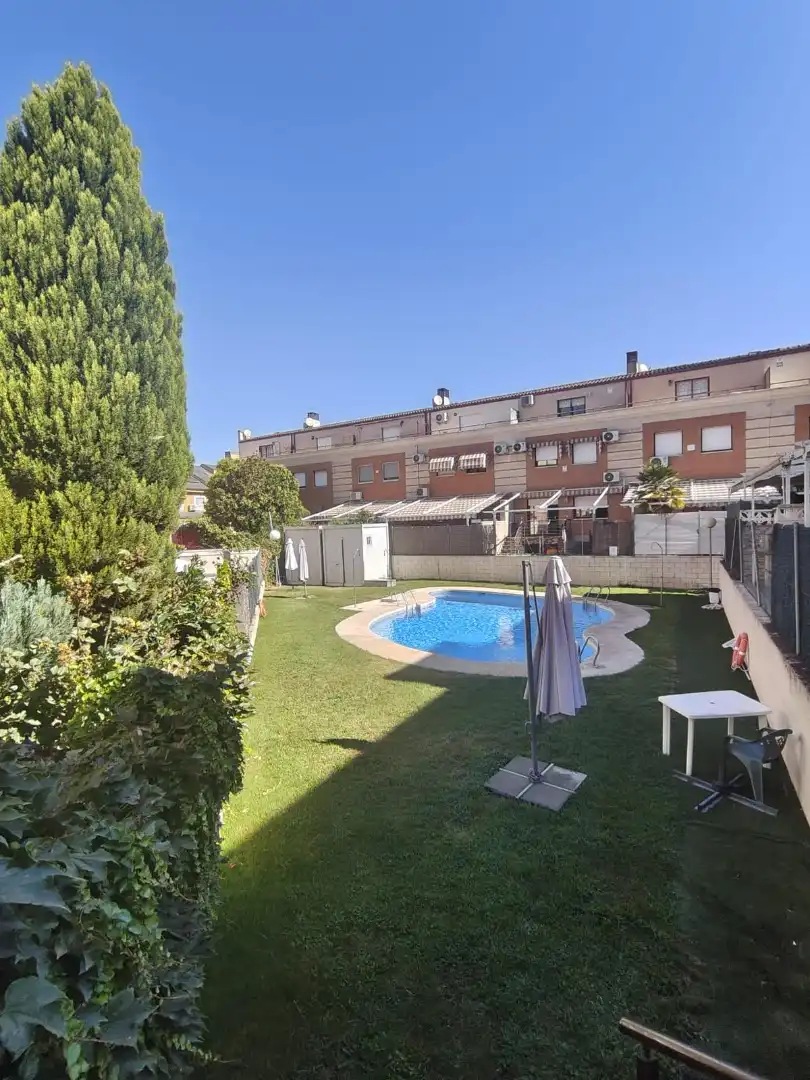Terraced house with terrace for sale in Espartales