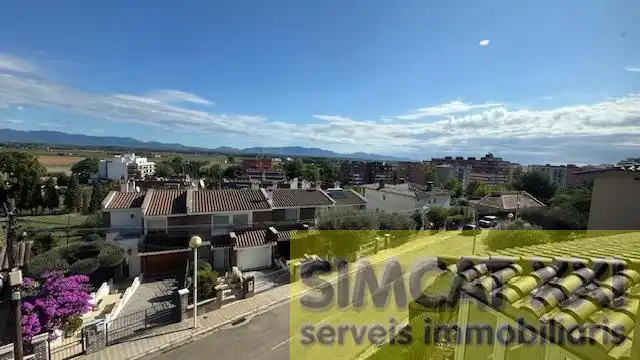 Exterior view of Houses for sale in Figueres  with Air Conditioner, Heating and Terrace