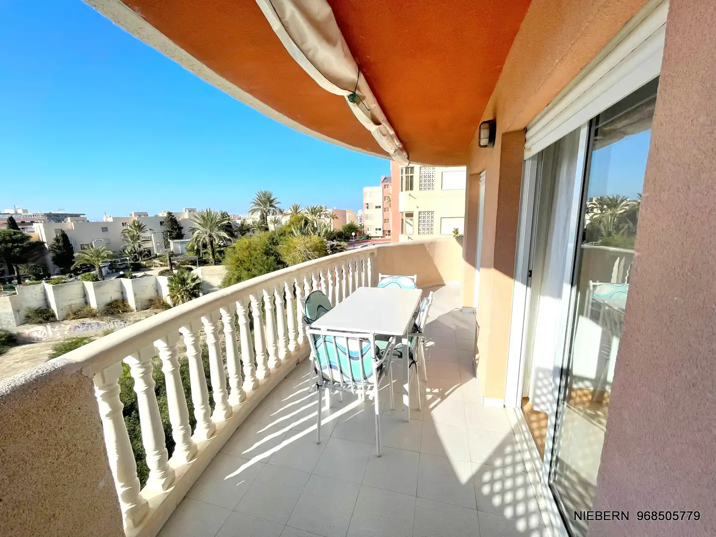 Außenansicht von Wohnung zum Verkauf in La Manga del Mar Menor mit Klimaanlage, Parkett und Terrasse