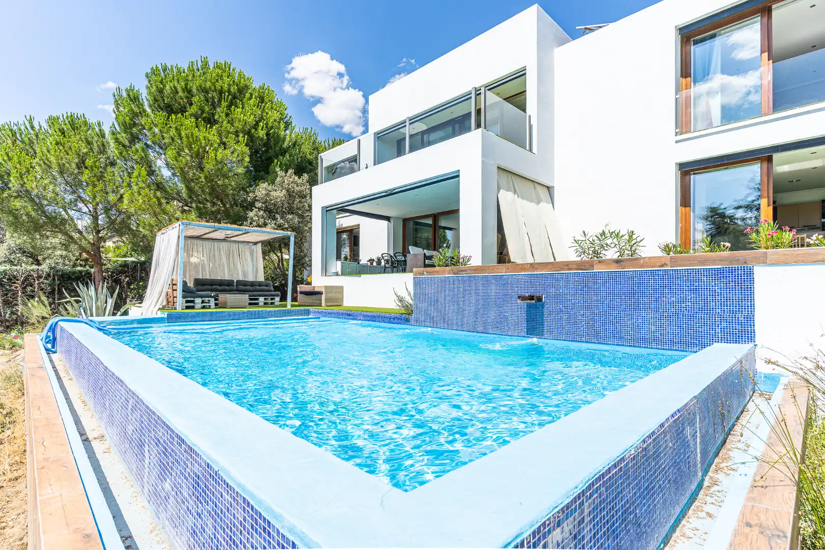 Villa mit Pool zum Verkauf in Cerro Alarcón