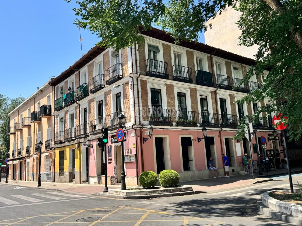 Vista exterior de Edifici en venda en Aranjuez
