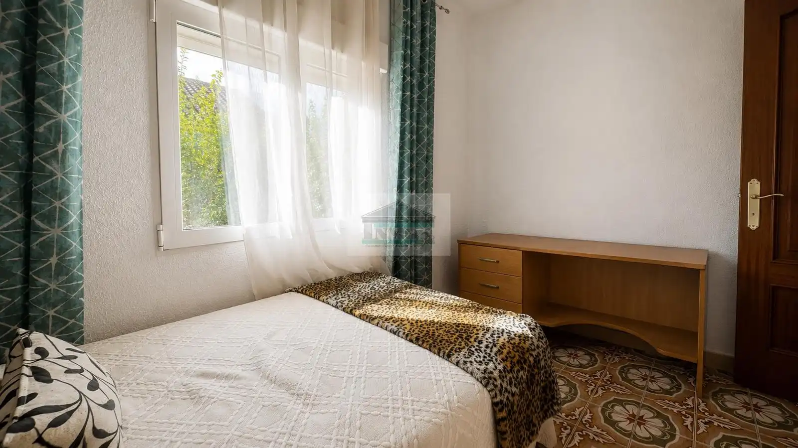 Bedroom of Flat for rent in Granada  with Air Conditioner, Furnished and Balcony