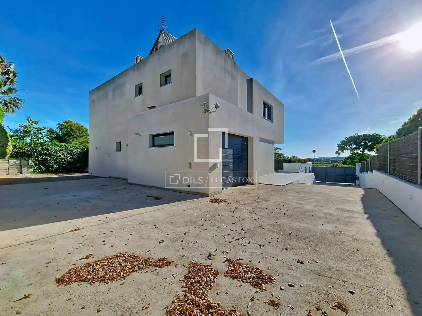 Außenansicht von Haus oder Chalet zum Verkauf in Vilanova i la Geltrú mit Klimaanlage, Heizung und Privatgarten