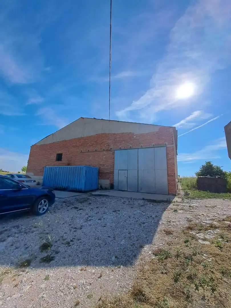Vista exterior de Nave industrial en venta en Torrescárcela
