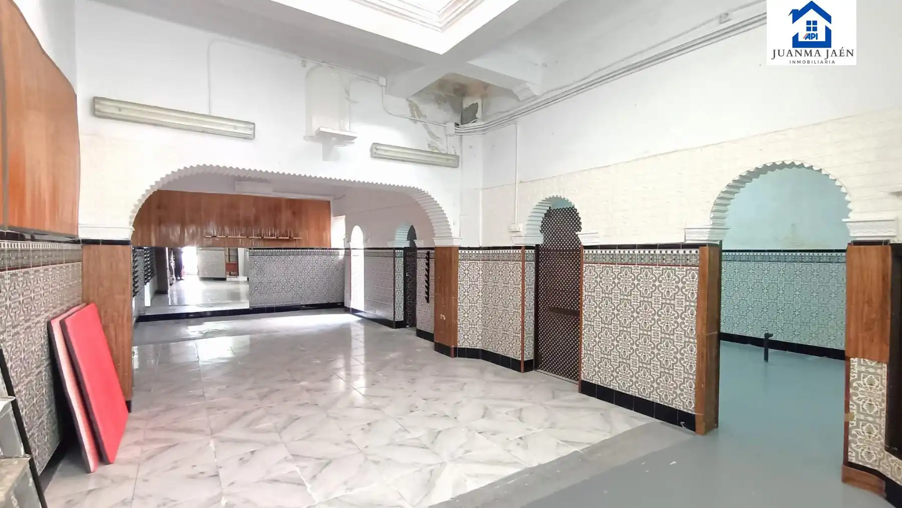 Local comercial en alquiler en El Cristo - Cayetano Roldán