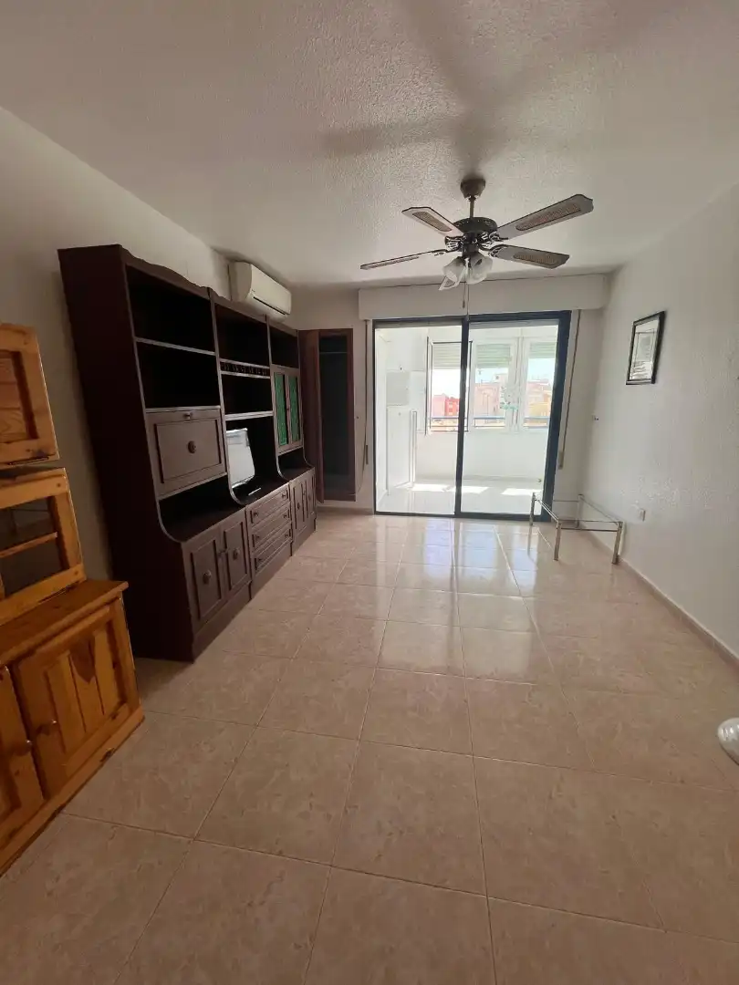 Sala de estar de Piso en venta en Torrevieja con Amueblado y Piscina comunitaria