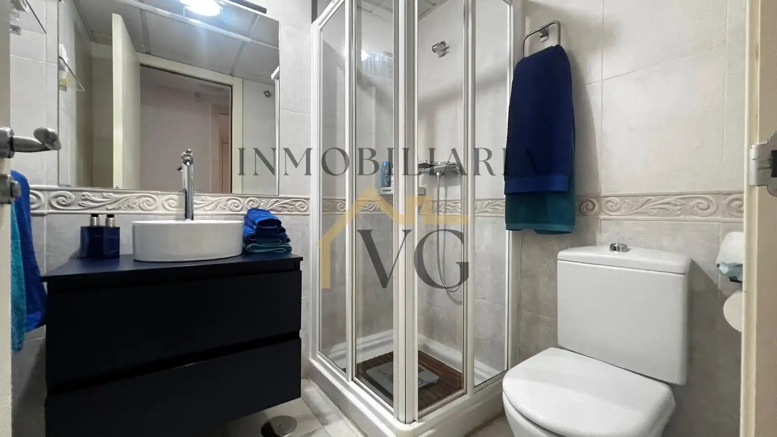 Bathroom of Flat for sale in Guillena  with Parquet flooring, Storage room and Swimming Pool