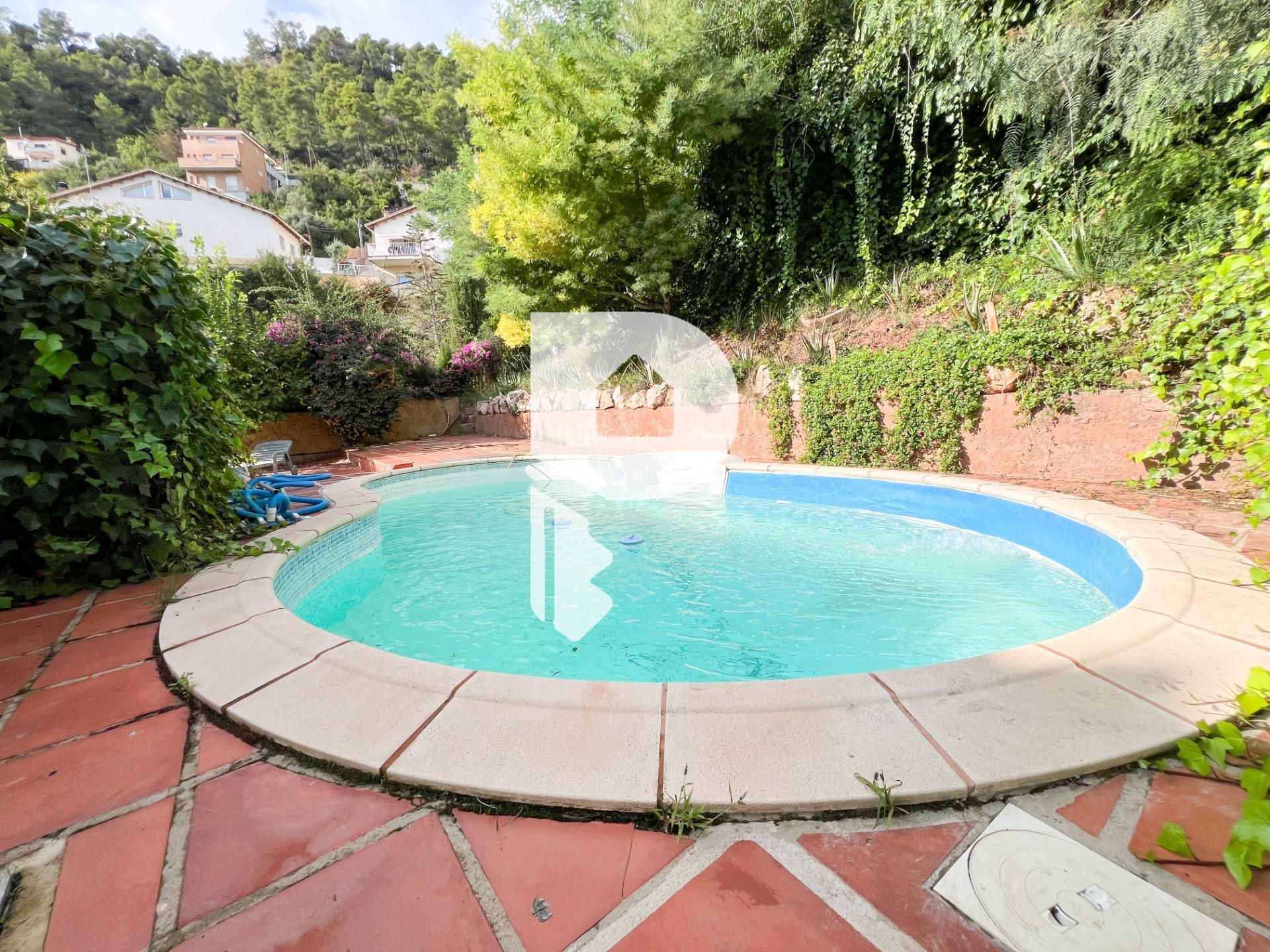 Piscina de Casa o chalet en venta en Vallirana con Aire acondicionado, Calefacción y Jardín privado