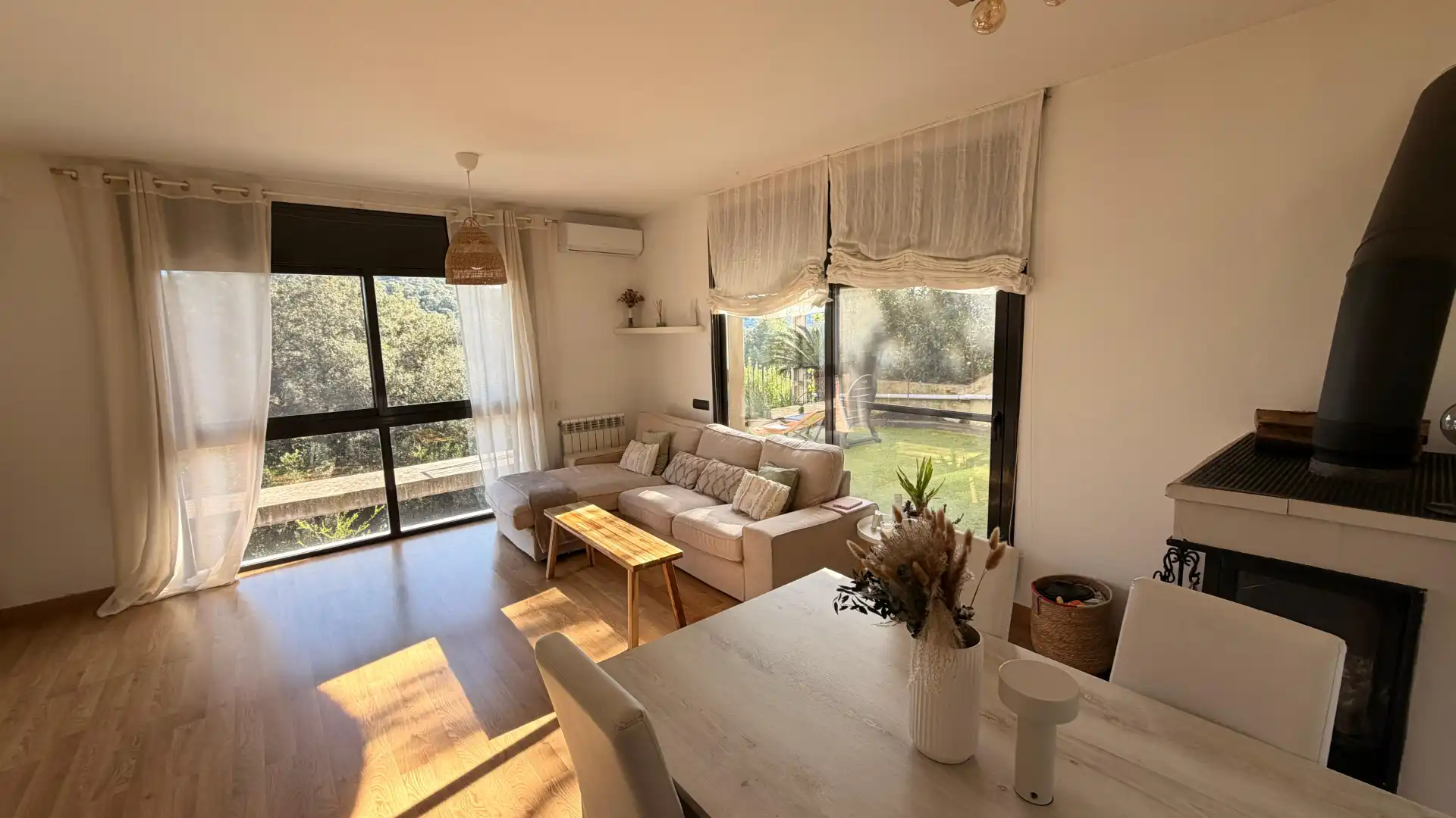 Living room of Houses for sale in Òrrius  with Air Conditioner, Heating and Private garden