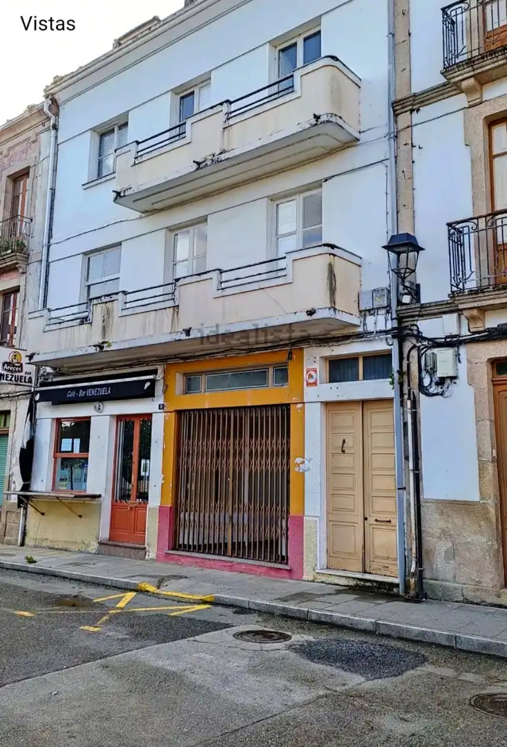Adossat amb balcó en venda a Plaza Santa María 12