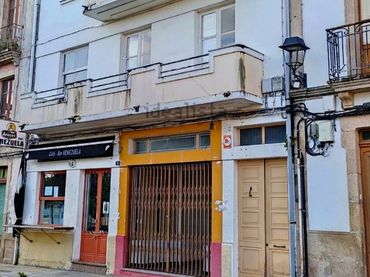 Adossat amb balcó en venda a Plaza Santa María 12