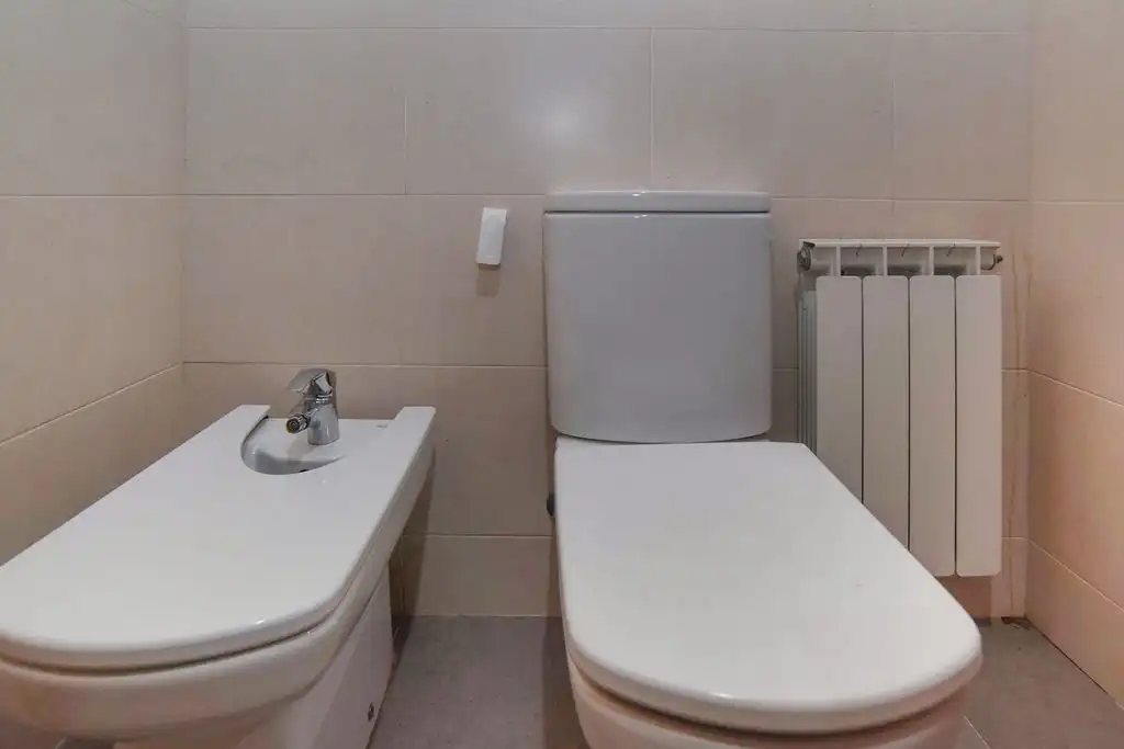 Baño de Piso en venta en Ripollet con Calefacción y Piscina