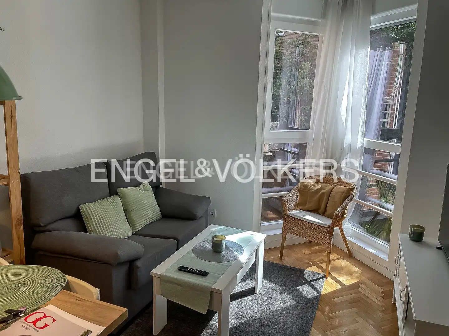 Living room of Flat for rent in Madrid  with Air Conditioner, Heating and Private garden
