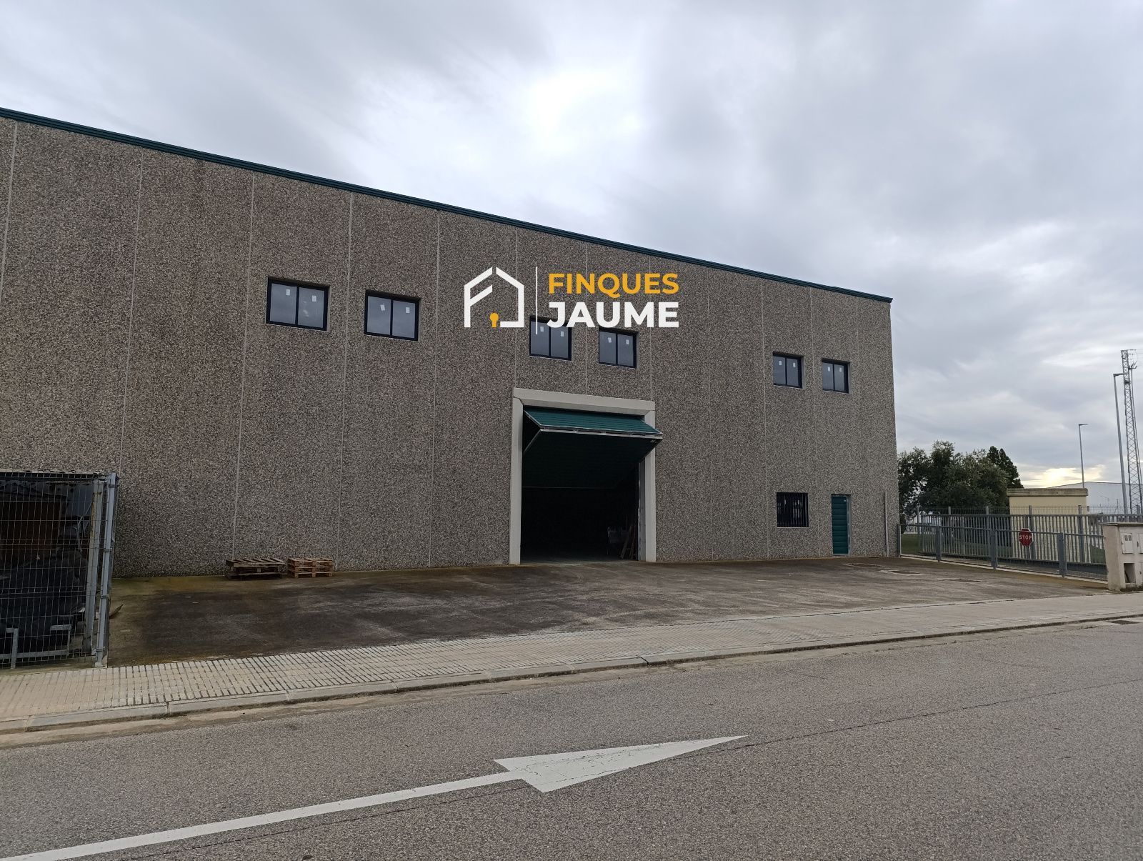 Exterior view of Industrial buildings to rent in Alcarràs