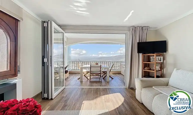 Sala d'estar de Apartament en venda en Roses amb Calefacció, Terrassa i Moblat