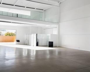Industrial buildings to rent in Santa Oliva