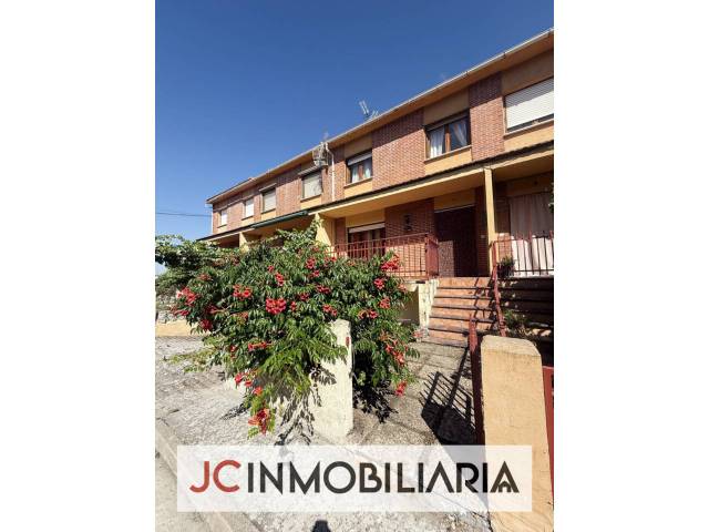 Casa-chalet en Venta en Nueva de los Hoyos en San Miguel del Arroyo