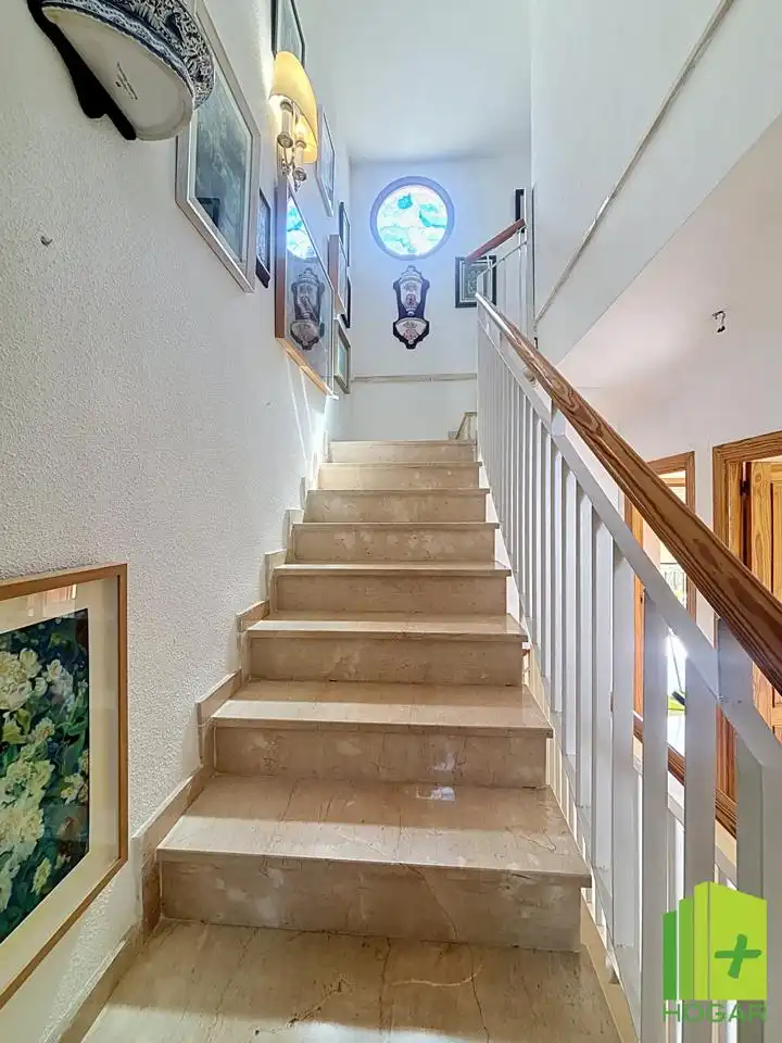 Casa adosada en venta en Jaén con Aire acondicionado, Jardín privado y Terraza