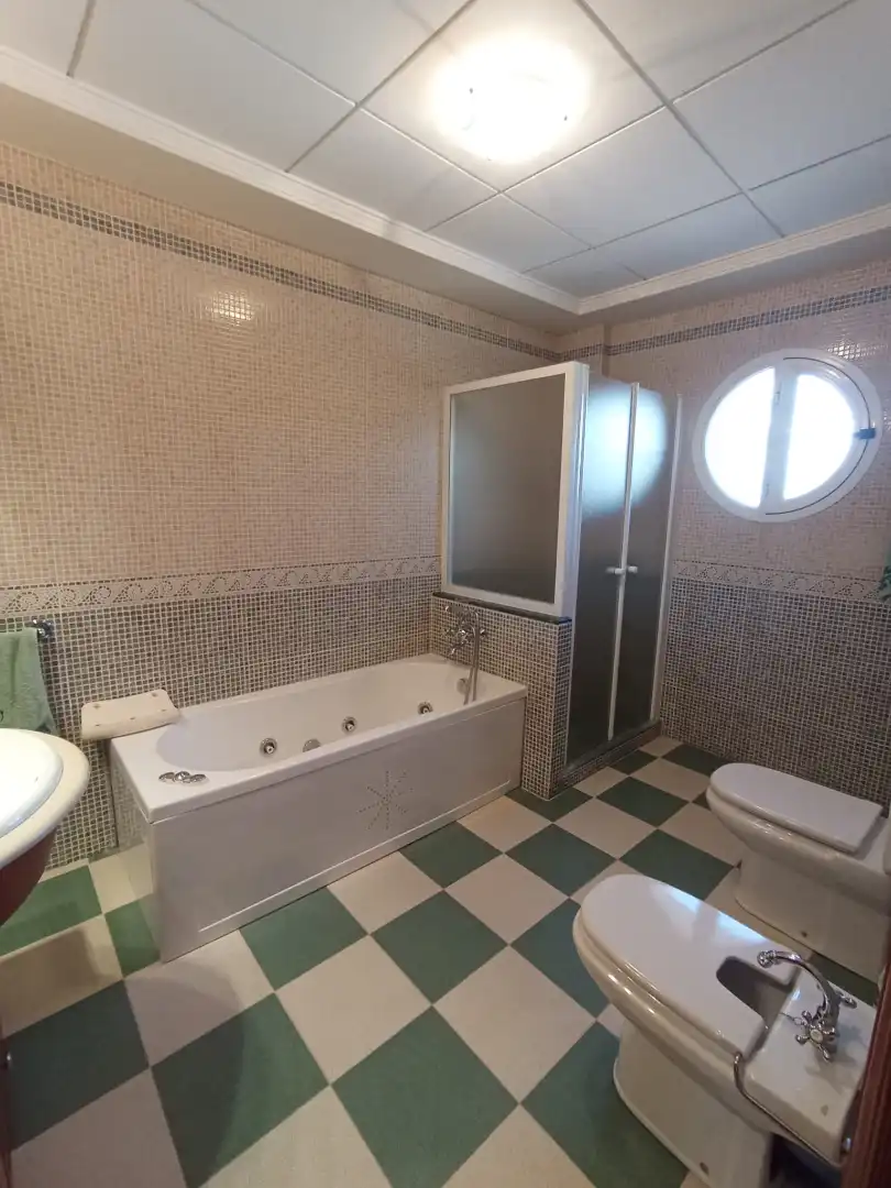 Badezimmer von Haus oder Chalet zum Verkauf in Córdoba mit Klimaanlage, Heizung und Terrasse