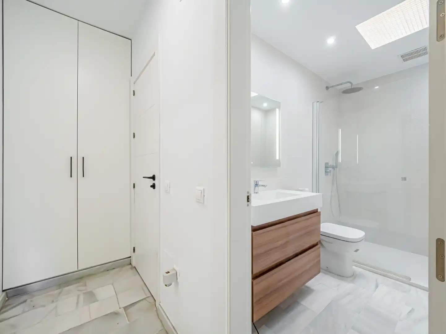 Bathroom of Houses for sale in Elviria - Cabopino