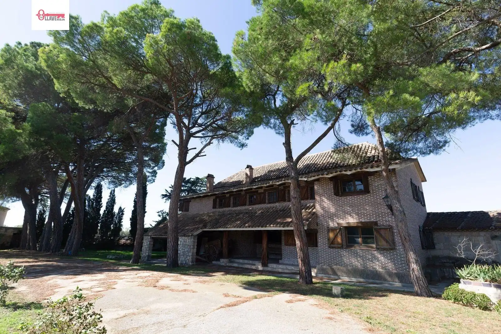 Exterior view of Country homes for sale in Quintana del Puente  with Storage room, Swimming Pool and Furnished