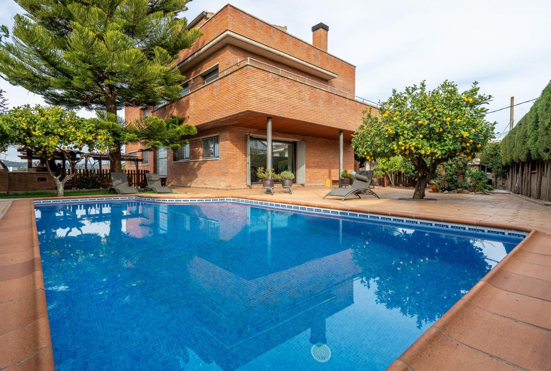 Piscina de Casa o xalet en venda en Terrassa amb Aire condicionat, Calefacció i Jardí privat