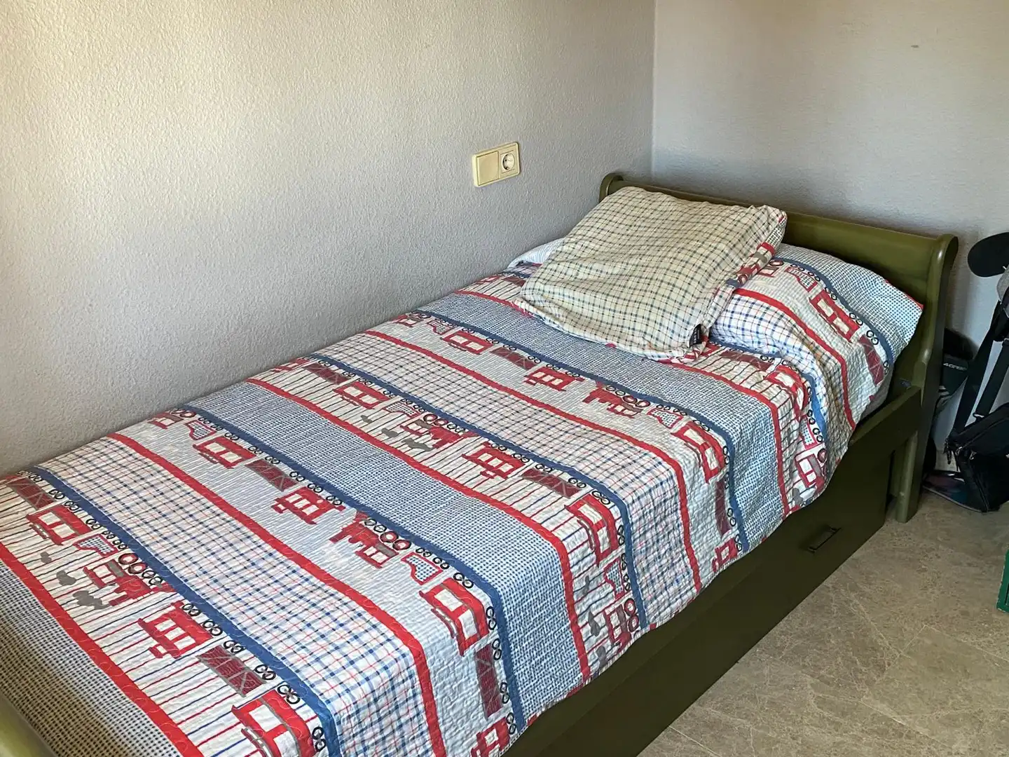 Habitación de Casa adosada en venta en Castilleja de Guzmán con Aire acondicionado, Terraza y Piscina
