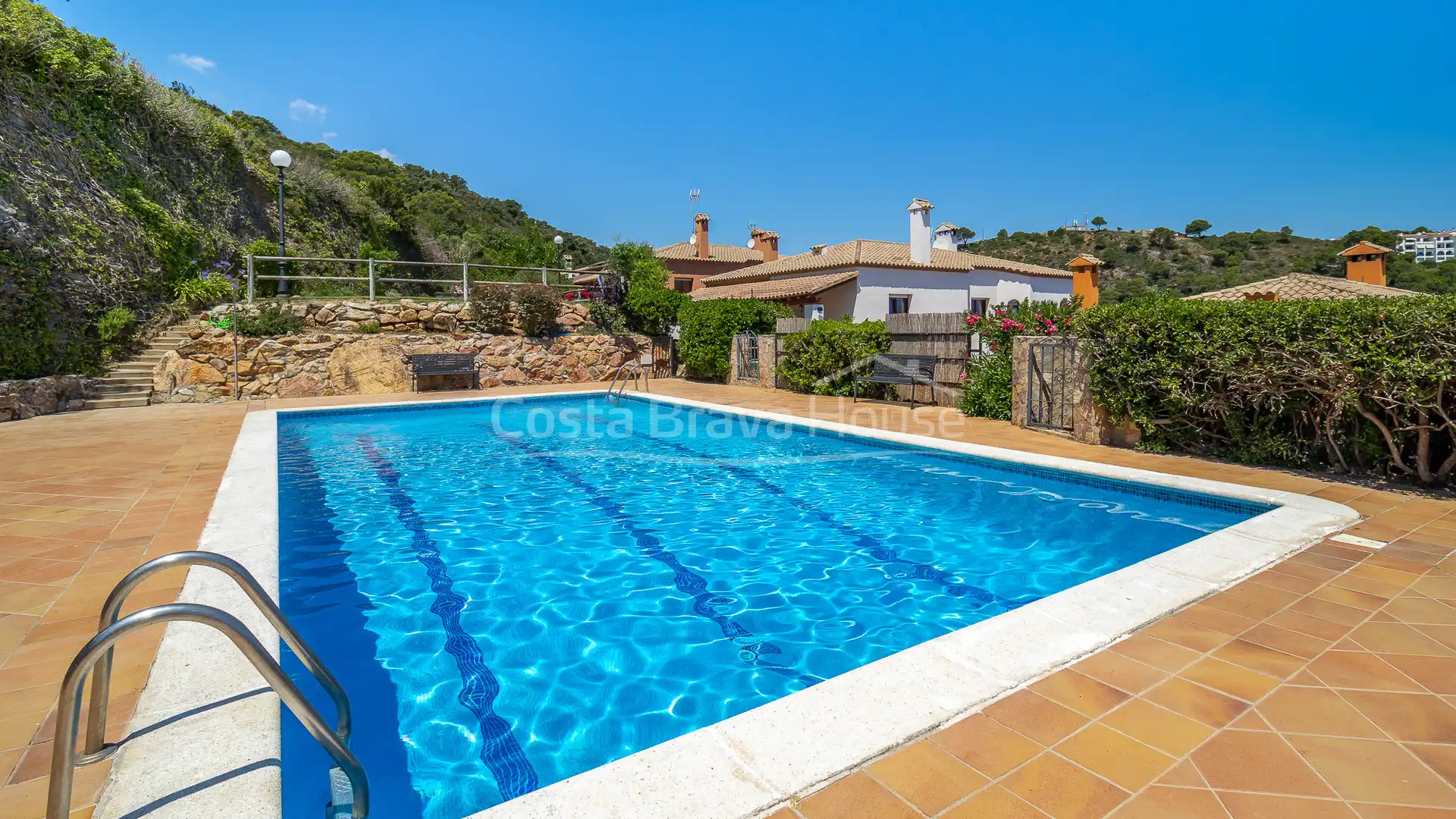 Piscina de Casa adosada en venda en Begur amb Aire condicionat, Calefacció i Jardí privat