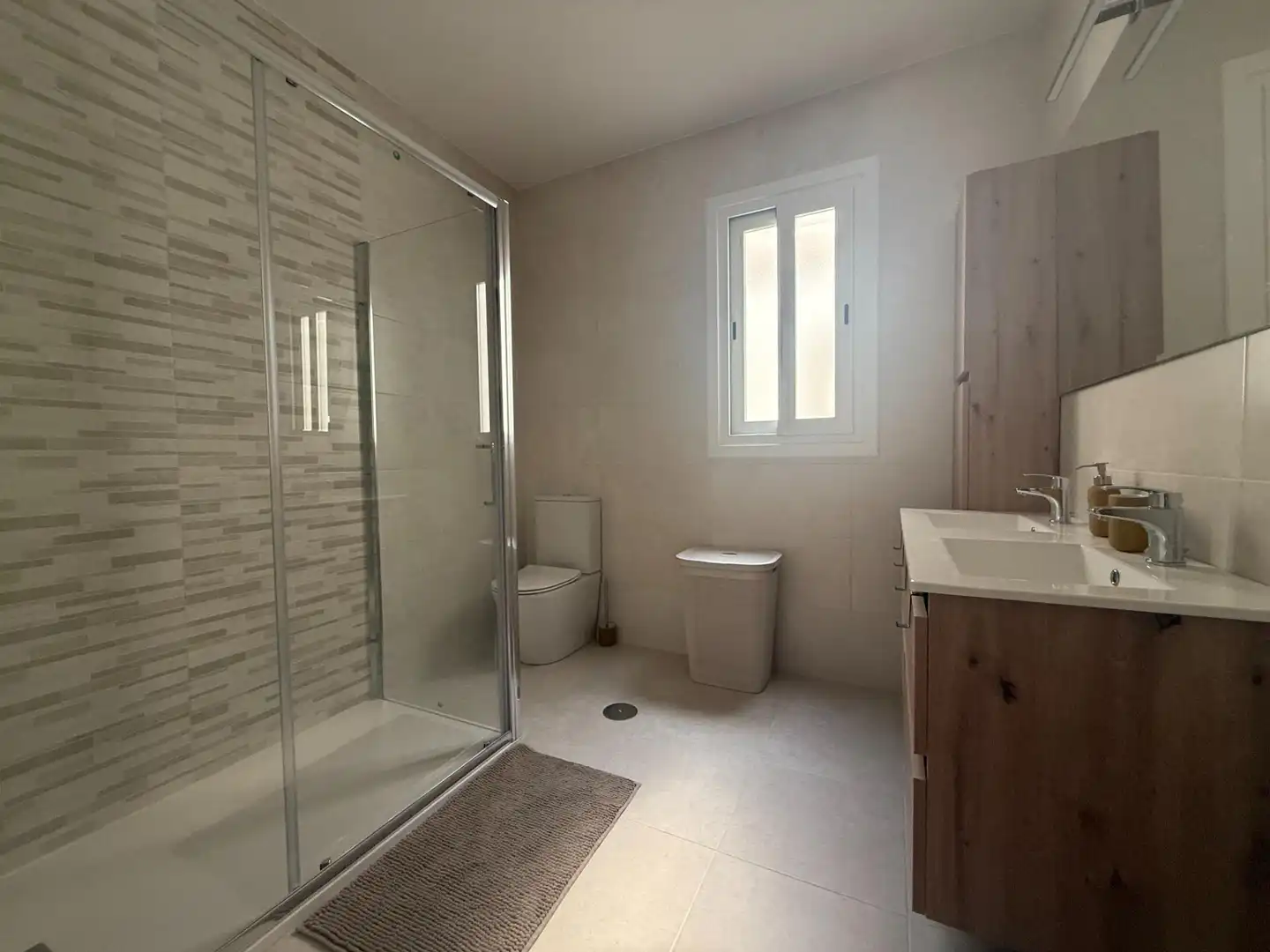 Badezimmer von Wohnung zur Miete in Ourense Capital  mit Heizung und Balkon