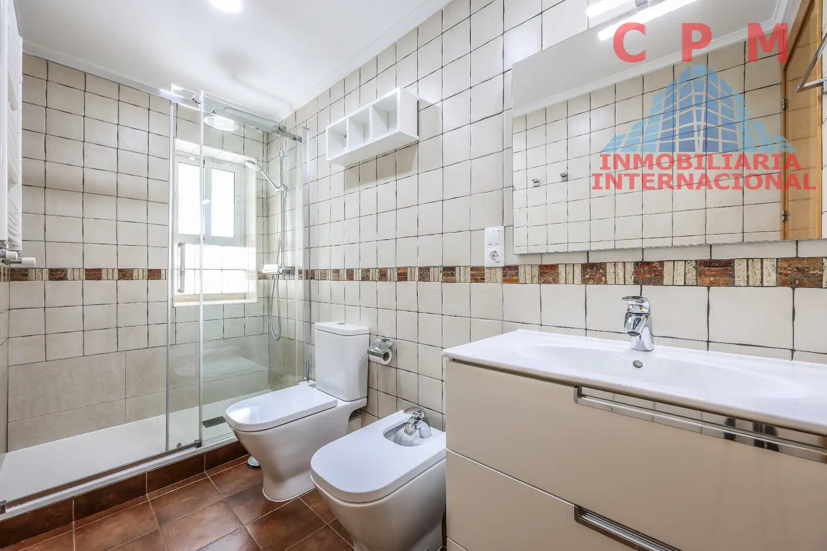 Bathroom of Flat for rent in Madrid  with Air Conditioner, Heating and Parquet flooring