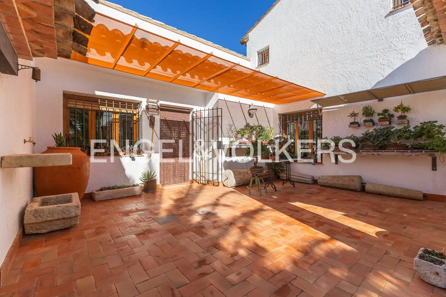 Vista exterior de Casa o xalet en venda en Ontinyent amb Aire condicionat, Calefacció i Jardí privat