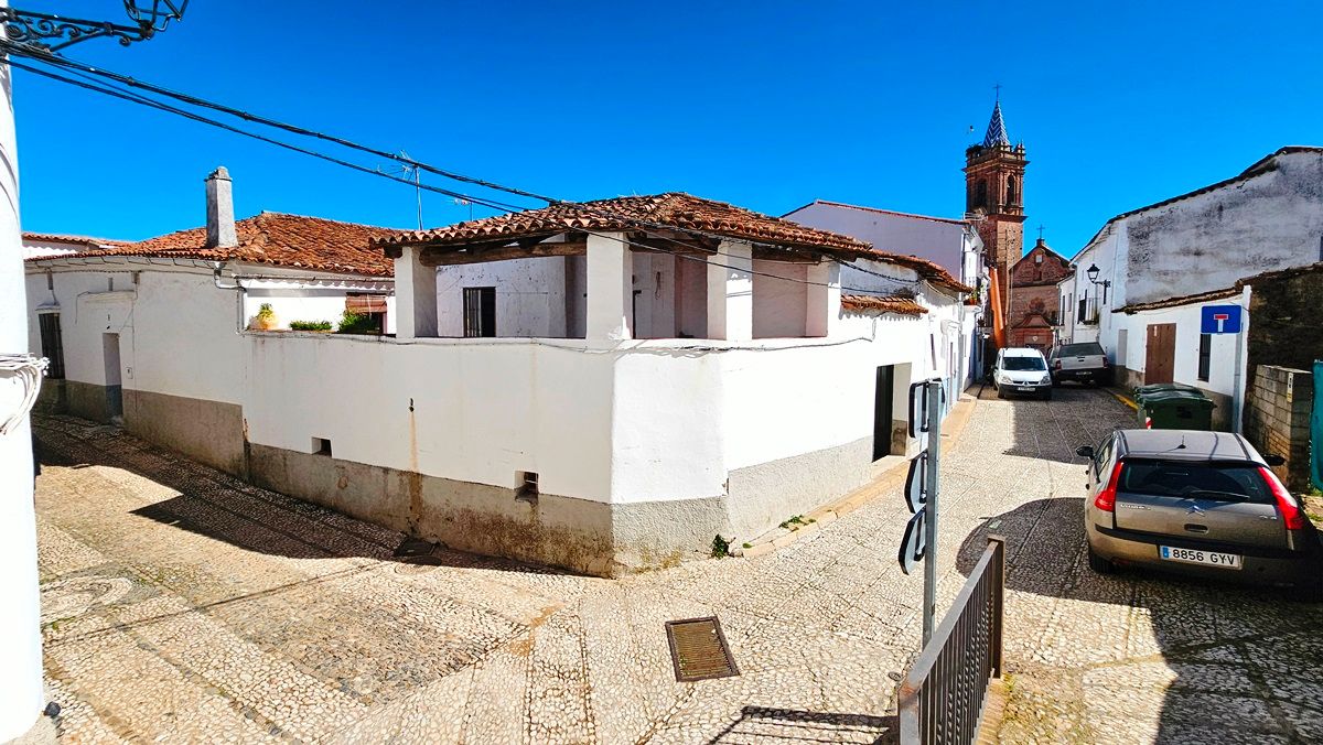 Vista exterior de Casa o xalet en venda en Fuenteheridos amb Terrassa