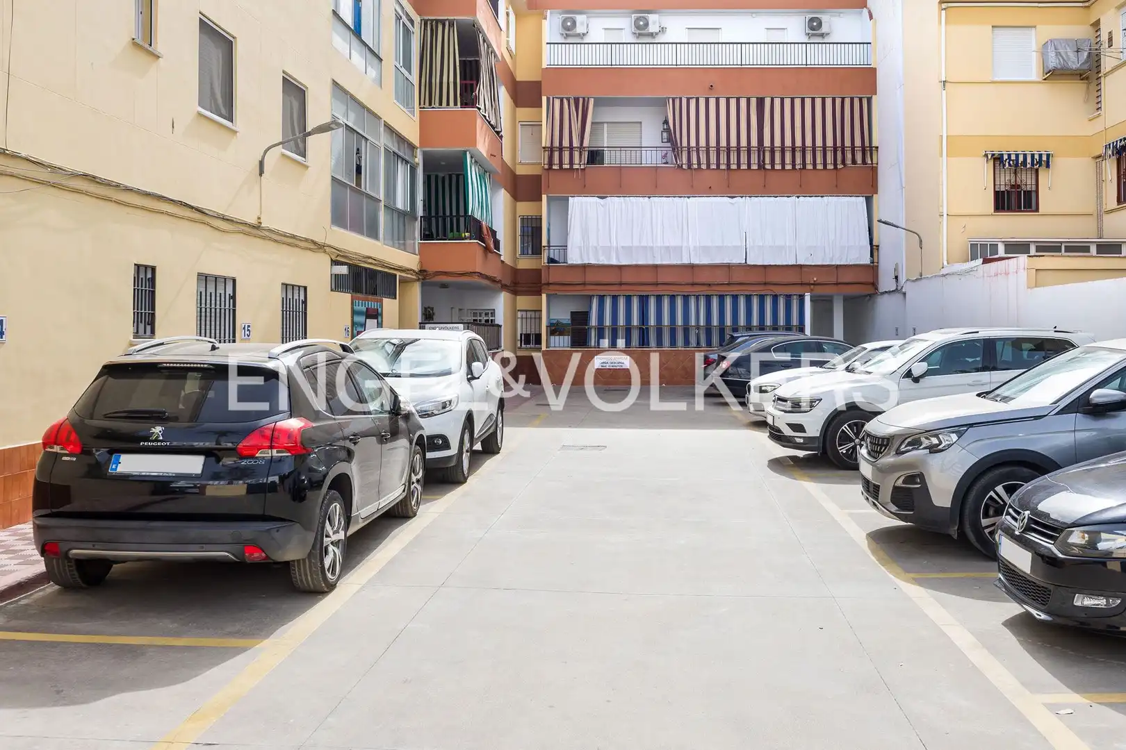 Parking de Planta baja en venta en Chipiona con Calefacción y Terraza