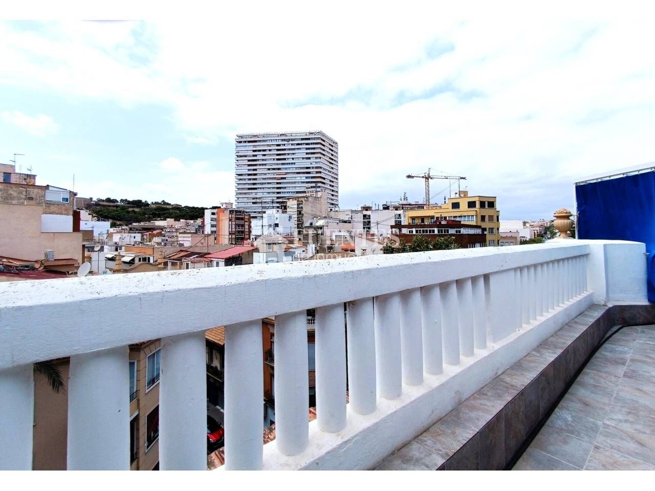 Vista exterior de Ático en venta en Alicante / Alacant con Aire acondicionado, Terraza y Amueblado