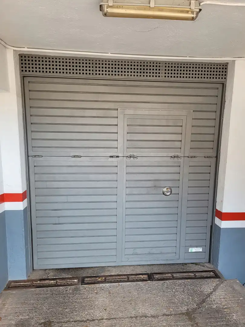Außenansicht von Garage zum Verkauf in Badalona