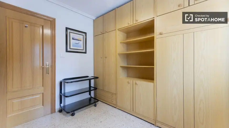 Habitación de Piso de alquiler en Valencia con Aire acondicionado, Calefacción y Amueblado
