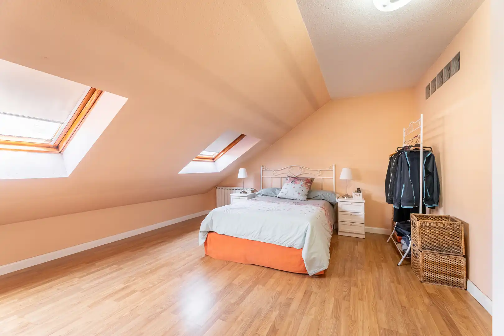 Schlafzimmer von Haus oder Chalet zum Verkauf in Pozuelo de Alarcón mit Klimaanlage, Heizung und Privatgarten