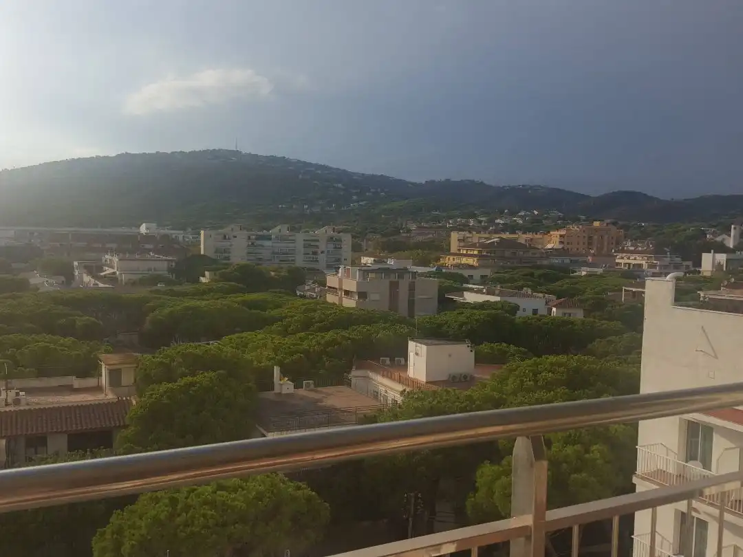 Apartament amb ascensor de lloguer a Avinguda costa brava 23