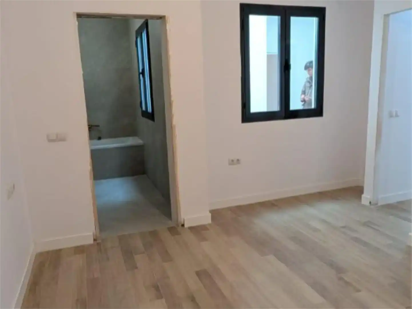 Wohnung zum Verkauf in  Sevilla Capital mit Klimaanlage, Schwimmbad und Balkon