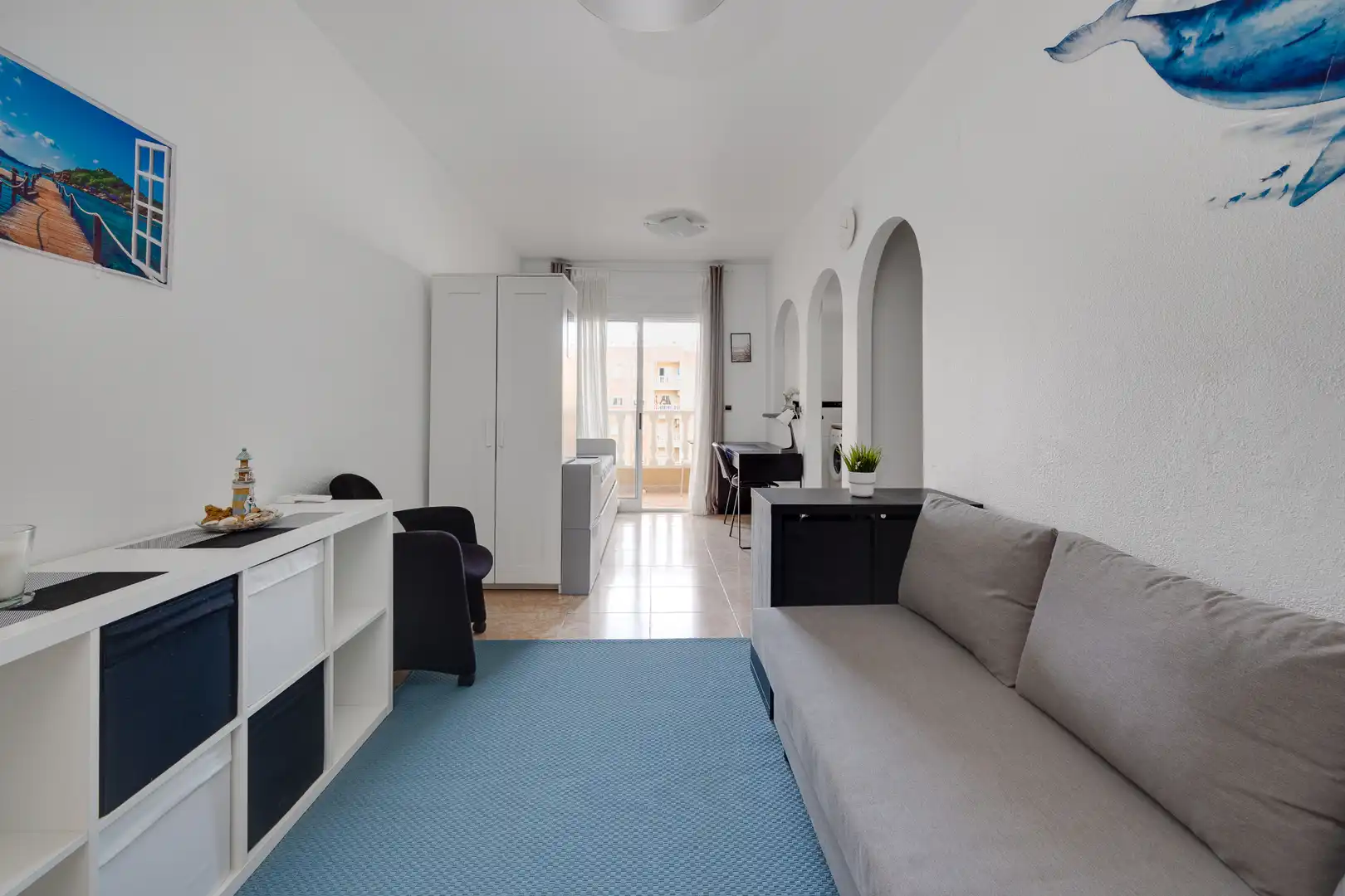 Sala de estar de Estudio en venta en Torrevieja con Terraza, Amueblado y Piscina comunitaria