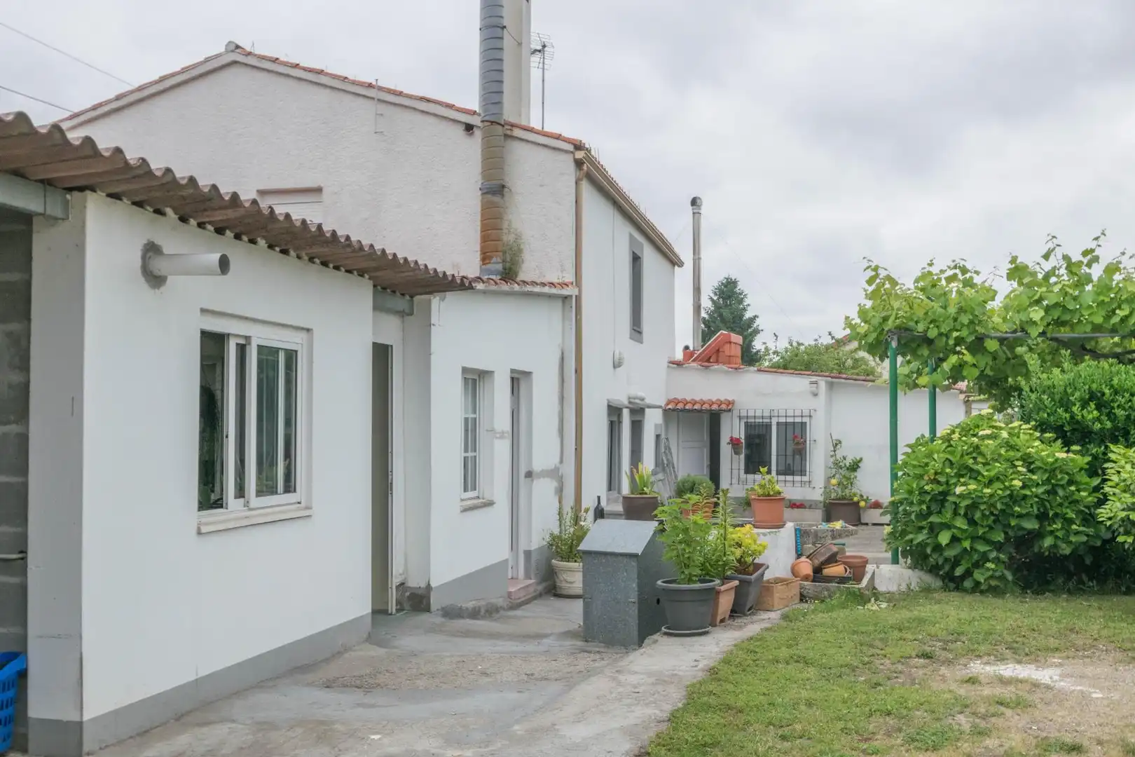 Vista exterior de Casa o chalet en venta en Culleredo con Calefacción, Jardín privado y Parquet