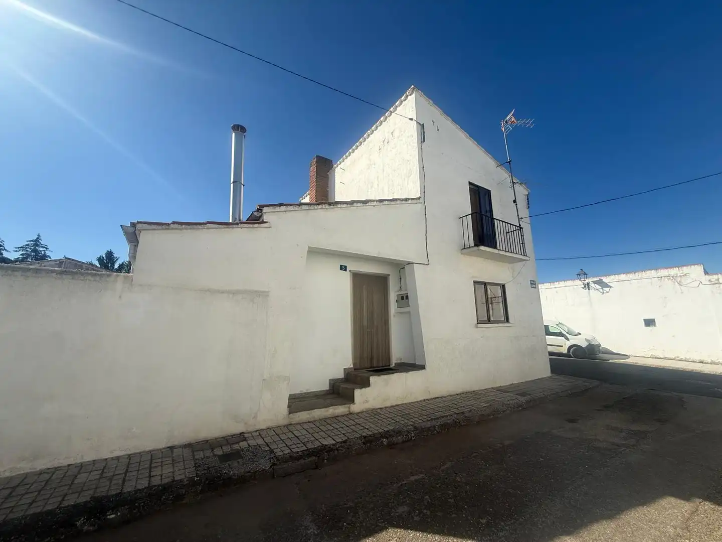Vista exterior de Finca rústica en venda en Galisancho amb Calefacció, Jardí privat i Moblat