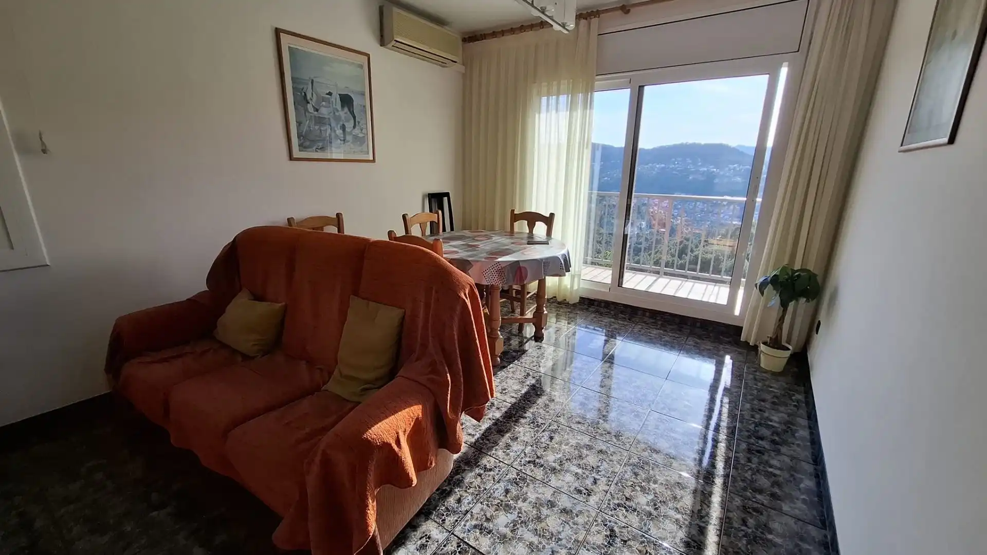 Sala d'estar de Casa o xalet en venda en Vallirana amb Aire condicionat, Calefacció i Terrassa