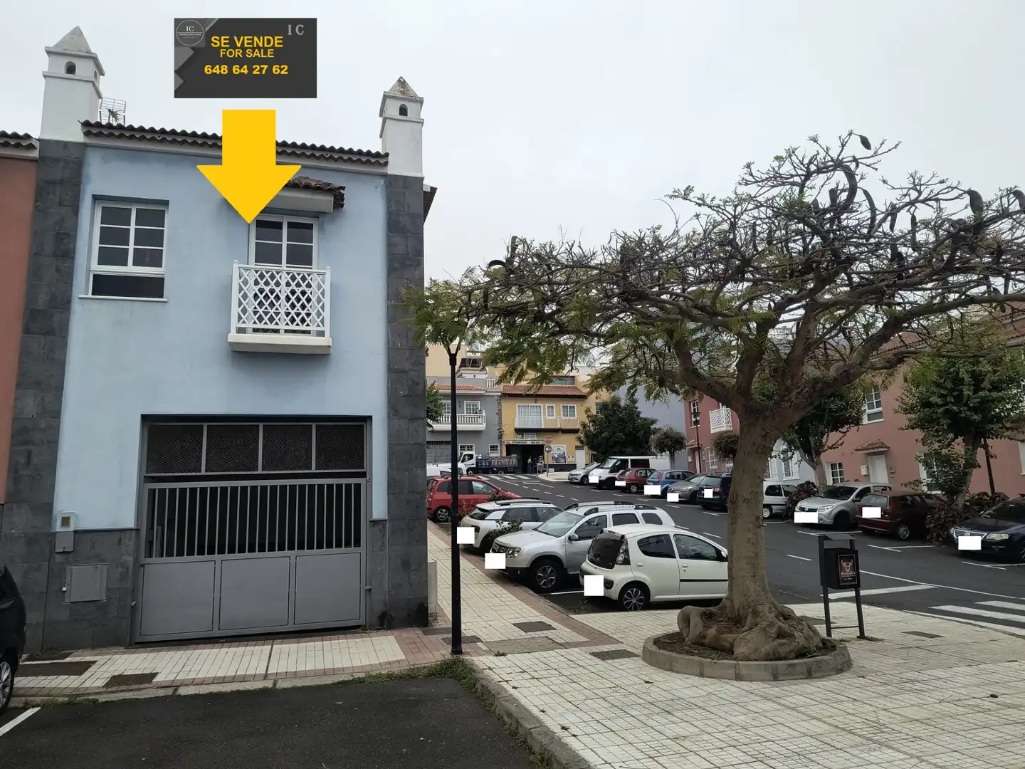 Außenansicht von Einfamilien-Reihenhaus zum Verkauf in Puerto de la Cruz mit Abstellraum, Ofen und Balkon